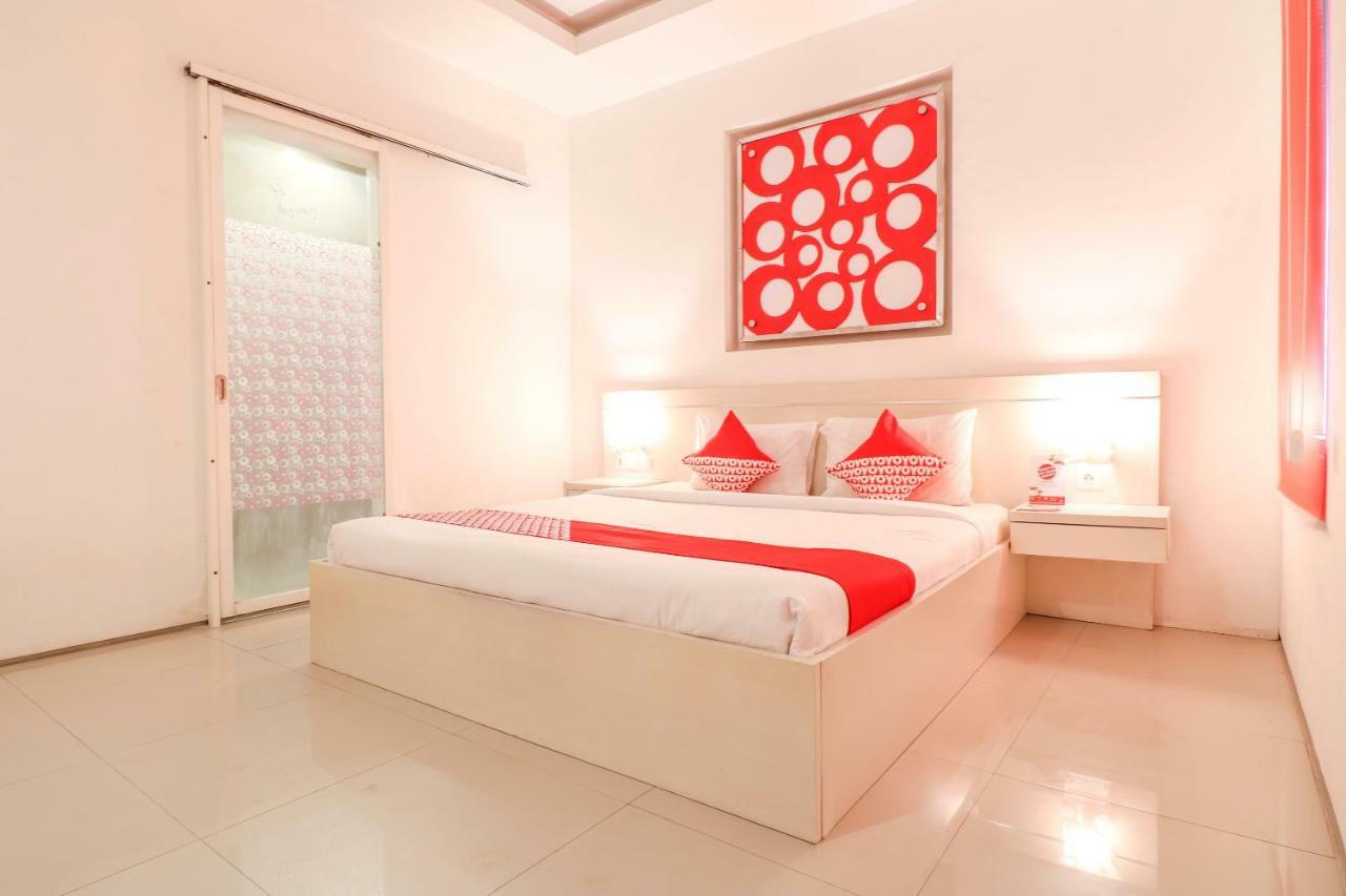 Oyo 1489 Simona Hotel Kerobokan Kültér fotó