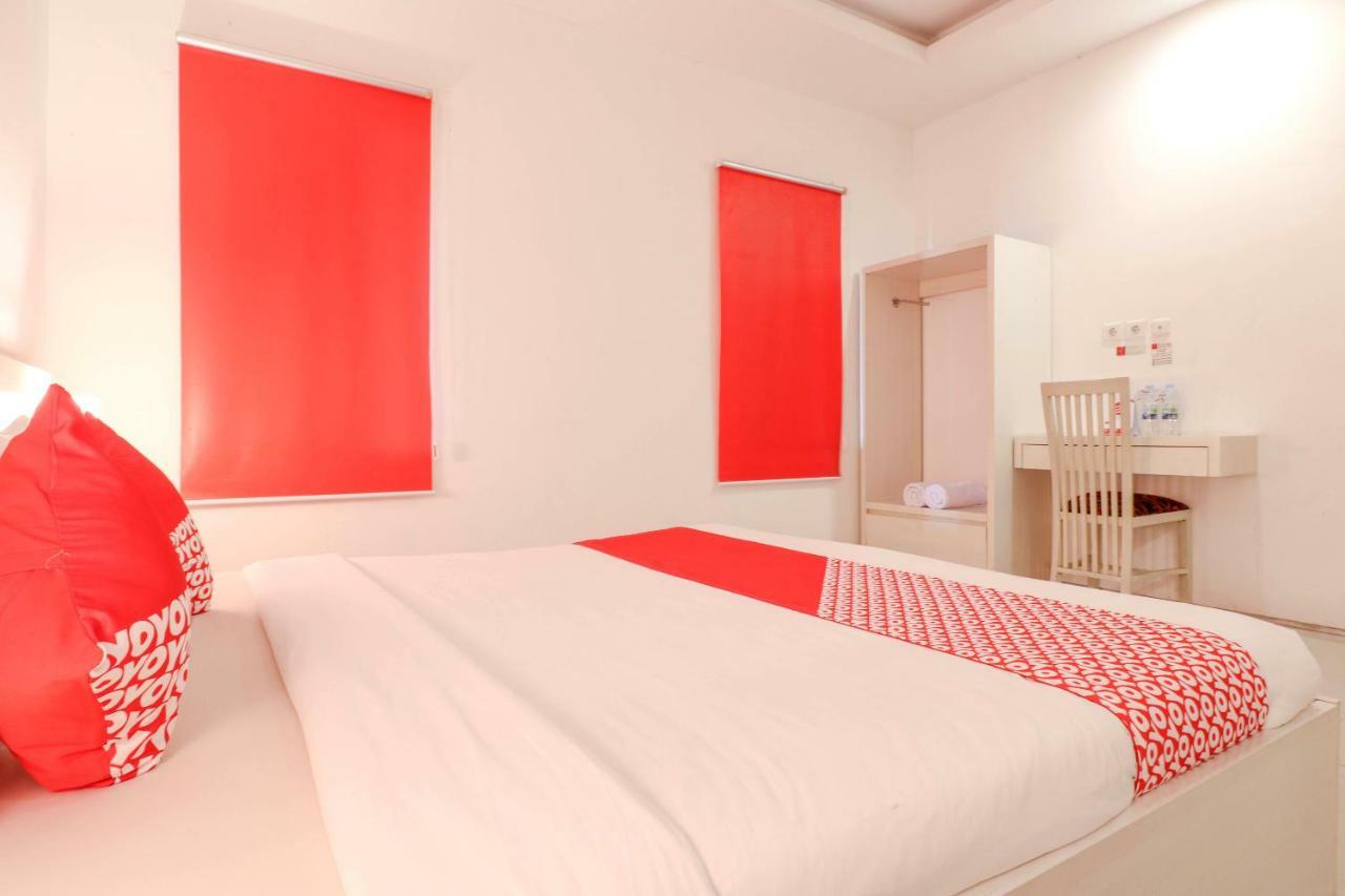 Oyo 1489 Simona Hotel Kerobokan Kültér fotó