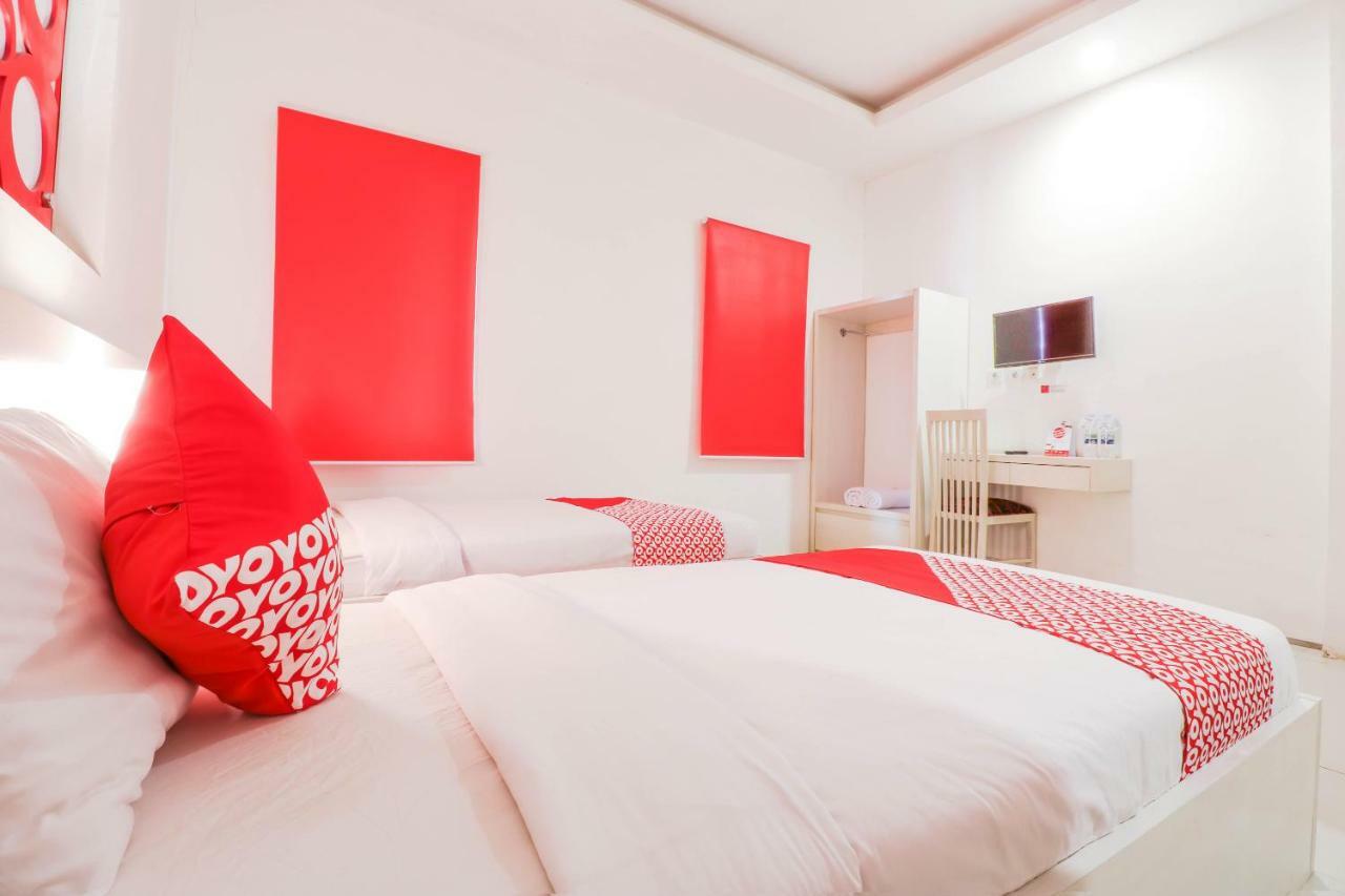 Oyo 1489 Simona Hotel Kerobokan Kültér fotó
