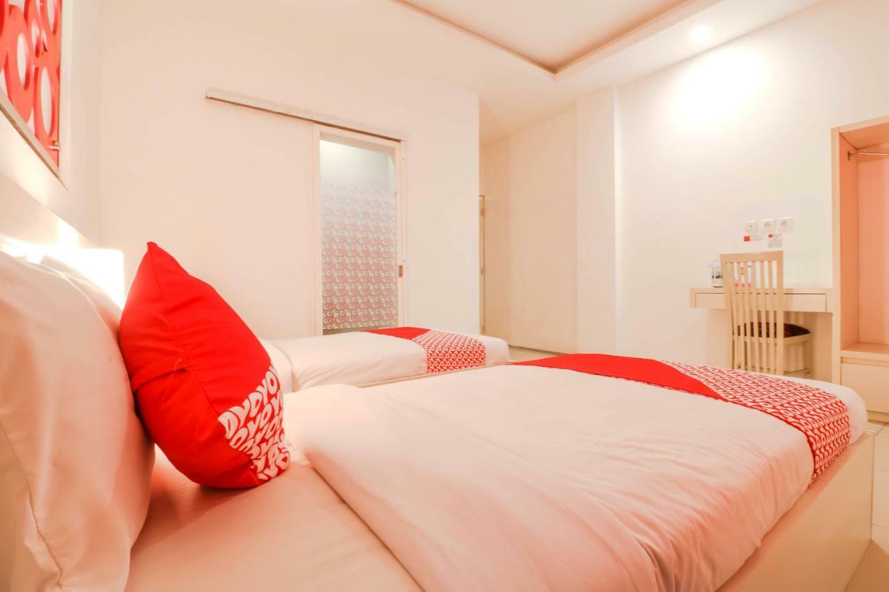 Oyo 1489 Simona Hotel Kerobokan Kültér fotó